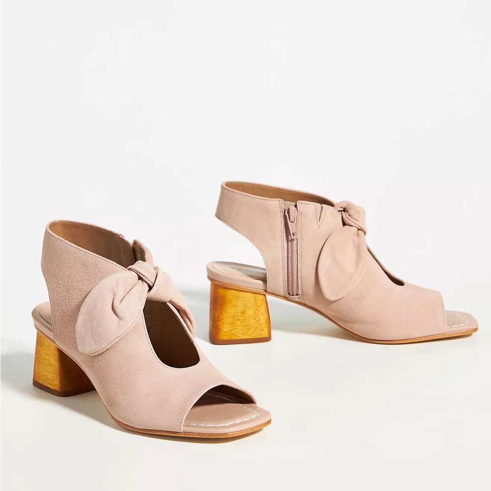 Bernardo Lizzie Block Heels (neutral)